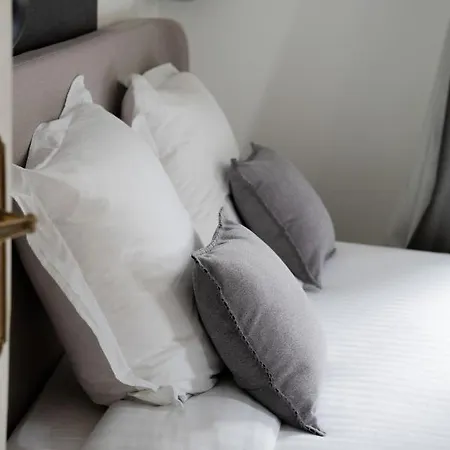 Particulier De - Proche Aeroport Paris Roissy-charles De Gaulle 4* Montmorency